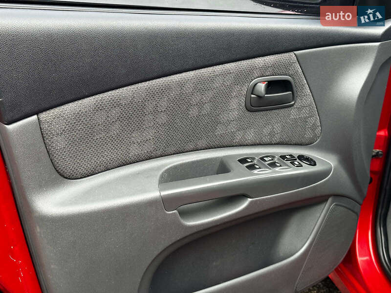 Хэтчбек Kia Rio 2008 в Киеве