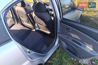 Хэтчбек Kia Rio 2005 в Онуфриевке