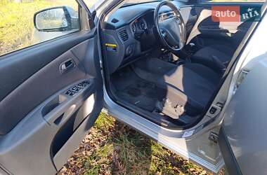 Хэтчбек Kia Rio 2005 в Онуфриевке