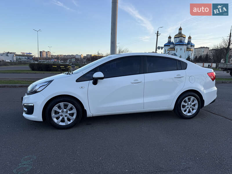 Седан Kia Rio 2016 в Кривом Роге