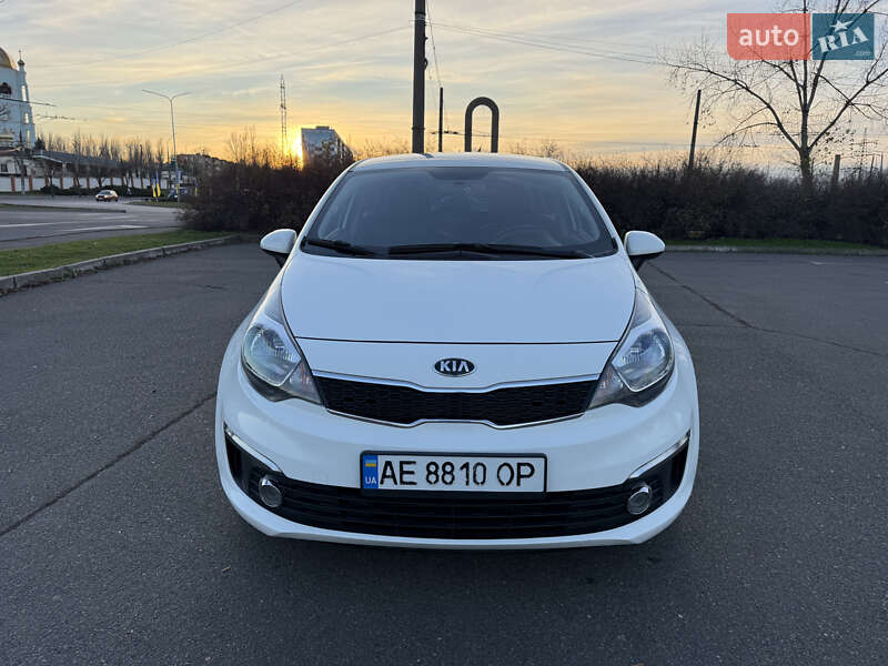 Седан Kia Rio 2016 в Кривом Роге