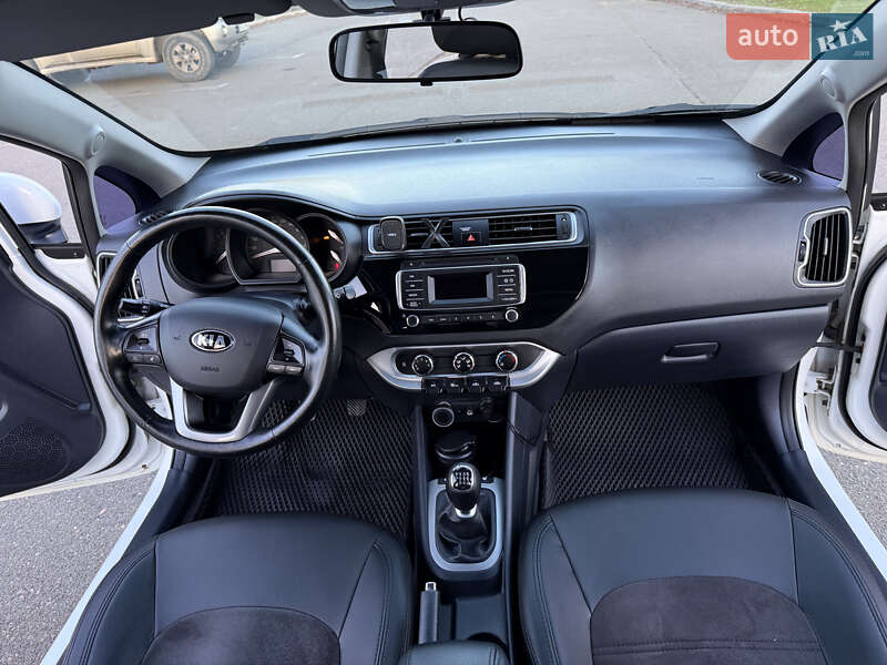 Седан Kia Rio 2016 в Кривом Роге