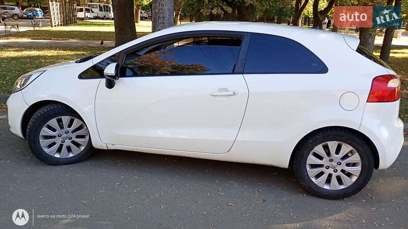 Хэтчбек Kia Rio 2012 в Сумах