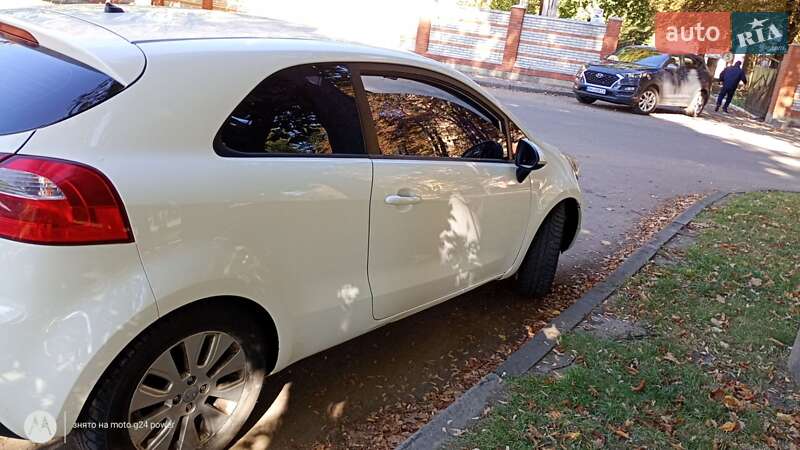 Хэтчбек Kia Rio 2012 в Сумах