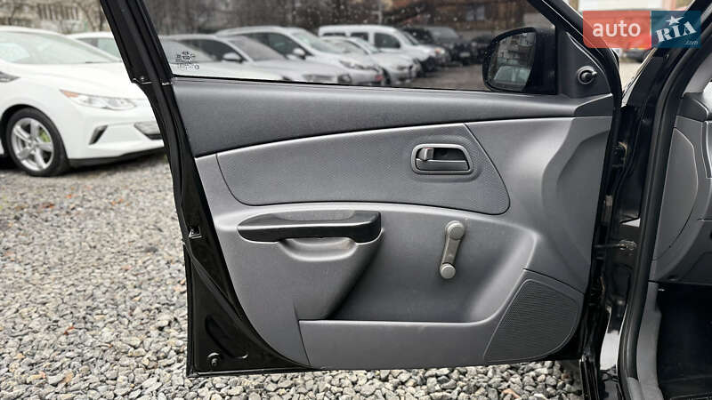 Седан Kia Rio 2011 в Бердичеве