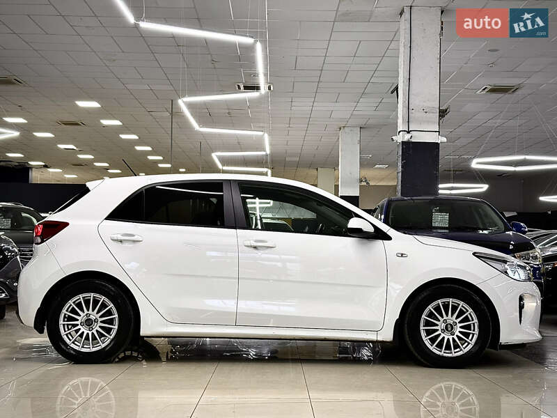 Хэтчбек Kia Rio 2017 в Николаеве