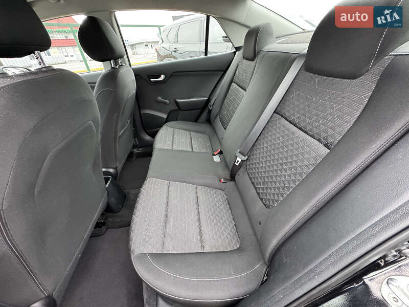 Седан Kia Rio 2017 в Києві
