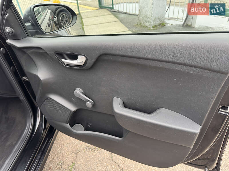 Седан Kia Rio 2017 в Києві