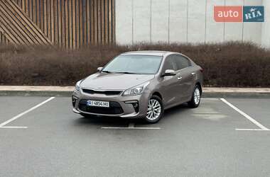 Седан Kia Rio 2017 в Киеве