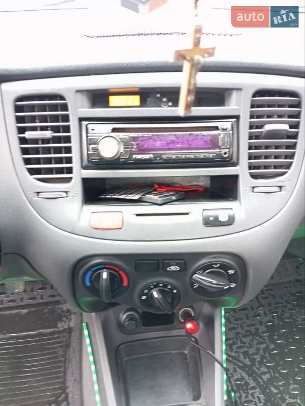 Седан Kia Rio 2008 в Тернополе