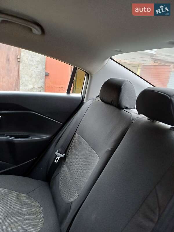 Седан Kia Rio 2015 в Кропивницькому