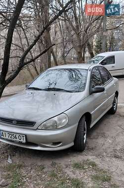 Седан Kia Rio 2002 в Киеве