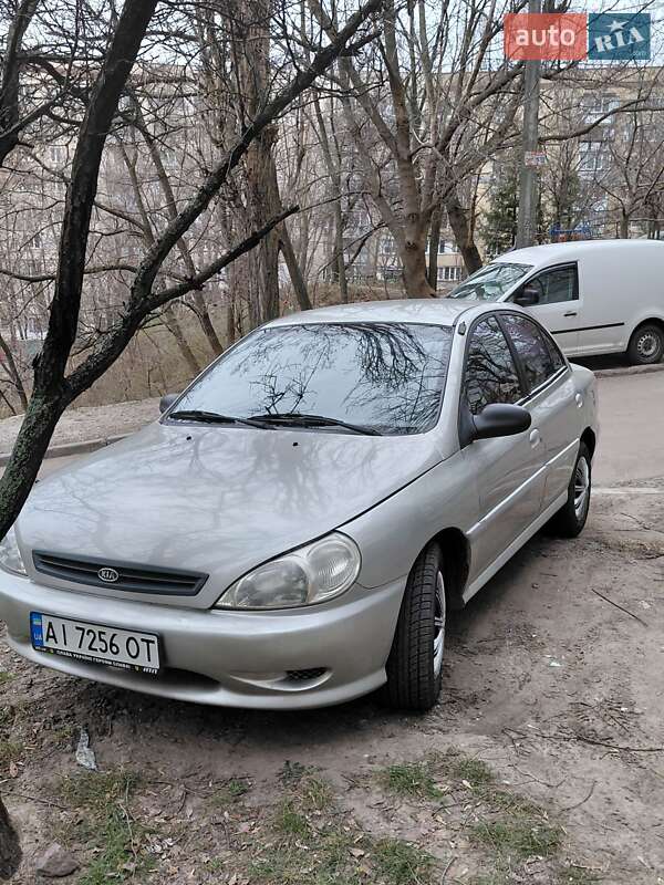 Седан Kia Rio 2002 в Києві