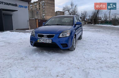 Седан Kia Rio 2010 в Кривом Роге
