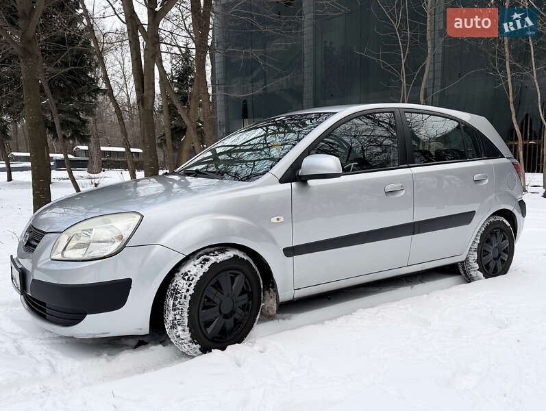Хэтчбек Kia Rio 2008 в Киеве
