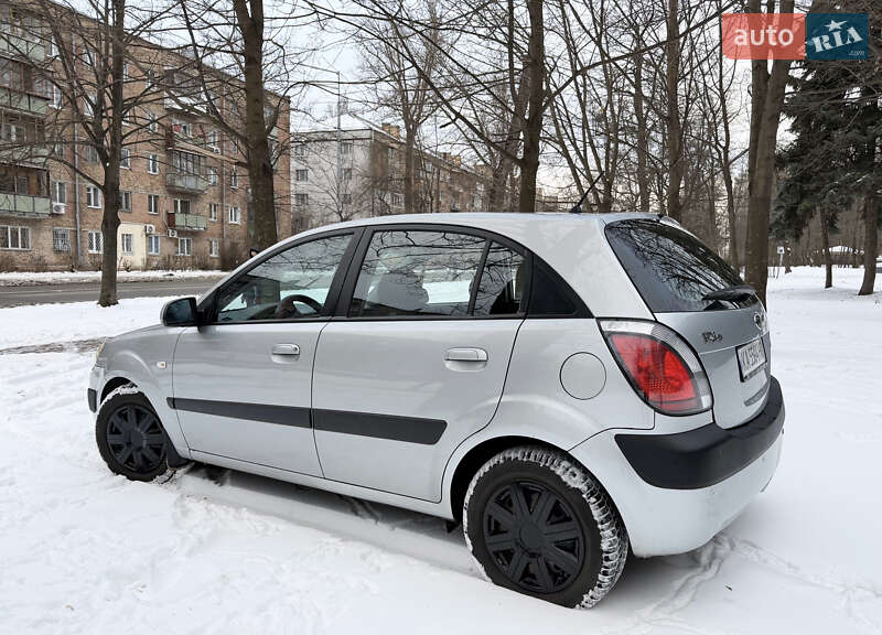 Хэтчбек Kia Rio 2008 в Киеве