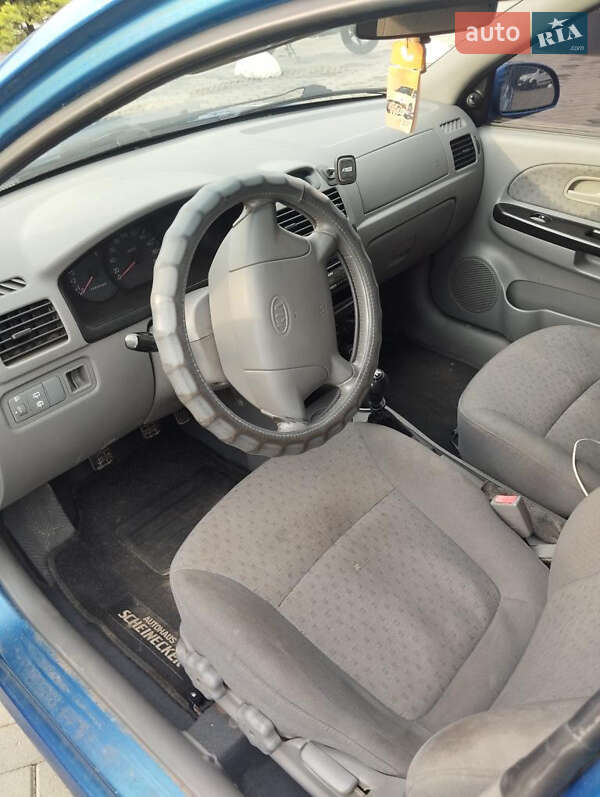 Седан Kia Rio 2006 в Хусте