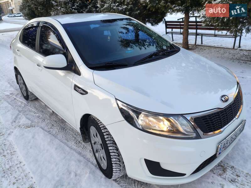 Седан Kia Rio 2013 в Калиновке