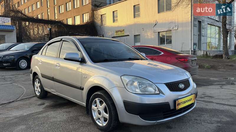 Седан Kia Rio 2006 в Николаеве