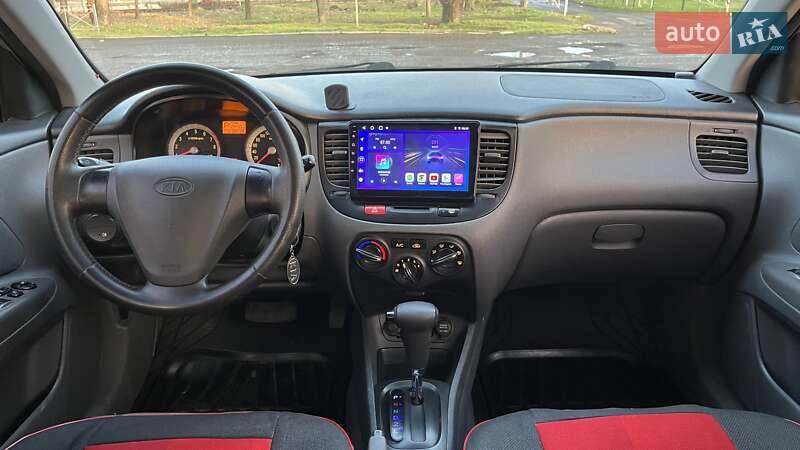 Седан Kia Rio 2006 в Николаеве