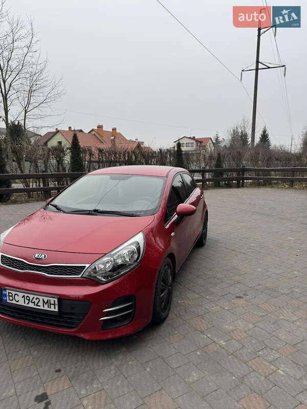 Хетчбек Kia Rio 2015 в Львові