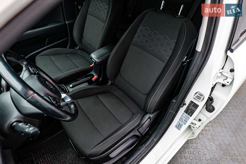 Хэтчбек Kia Rio 2017 в Киеве