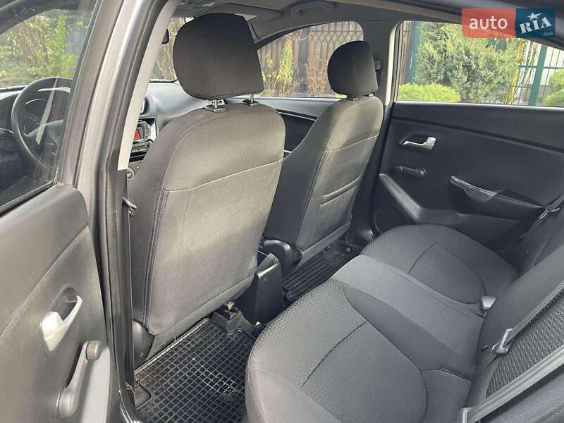 Седан Kia Rio 2012 в Зачепиловке