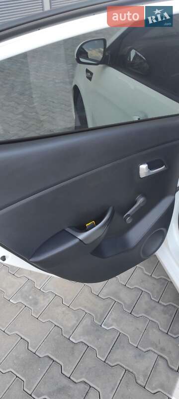 Седан Kia Rio 2012 в Хмельницком