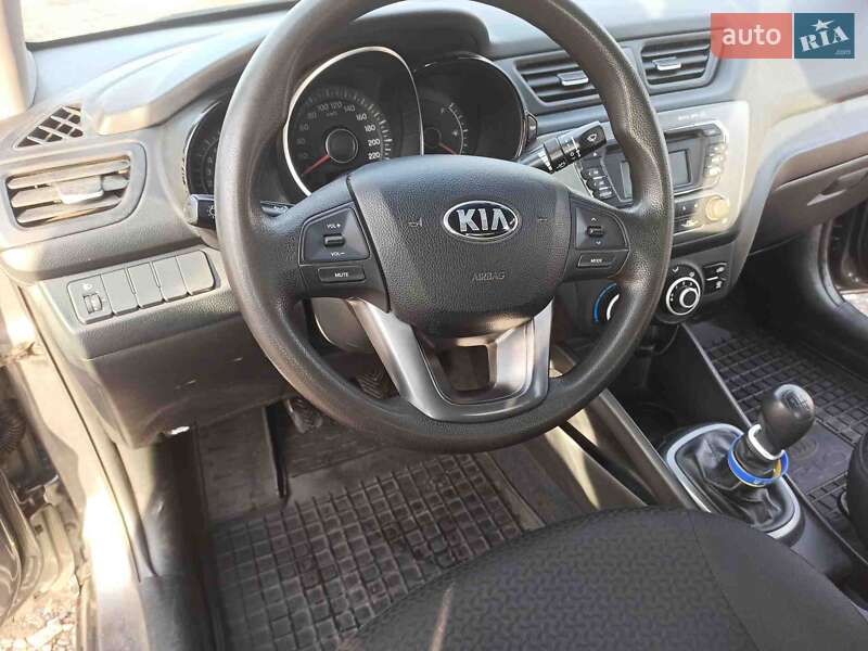 Седан Kia Rio 2013 в Полтаве