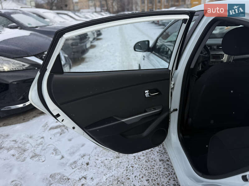 Седан Kia Rio 2013 в Полтаве