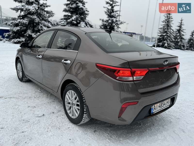 Седан Kia Rio 2017 в Киеве