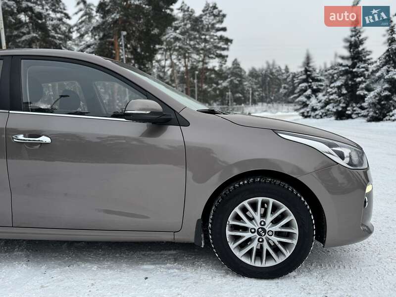Седан Kia Rio 2017 в Киеве