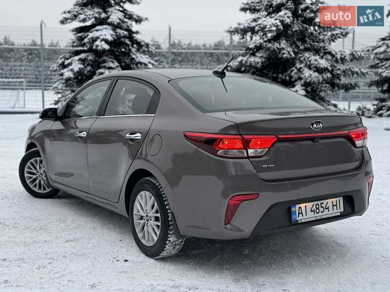 Седан Kia Rio 2017 в Киеве