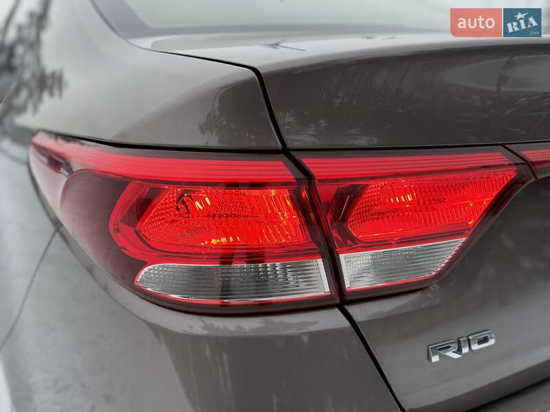 Седан Kia Rio 2017 в Киеве