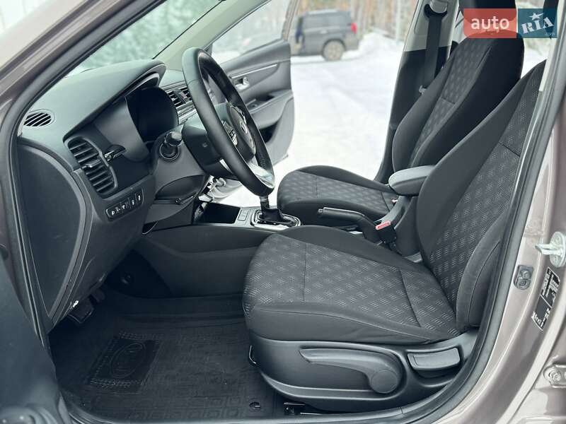 Седан Kia Rio 2017 в Киеве