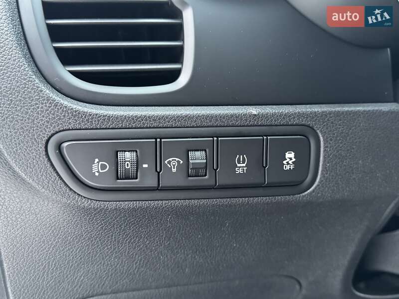 Седан Kia Rio 2017 в Киеве