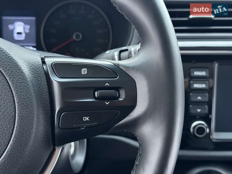 Седан Kia Rio 2017 в Киеве