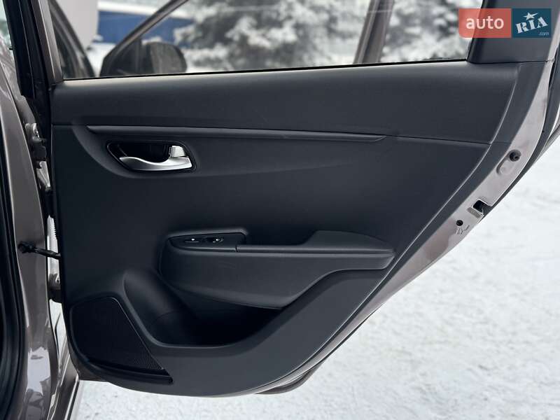 Седан Kia Rio 2017 в Киеве