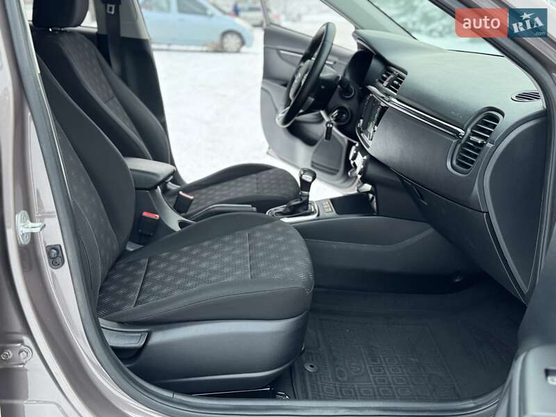 Седан Kia Rio 2017 в Киеве