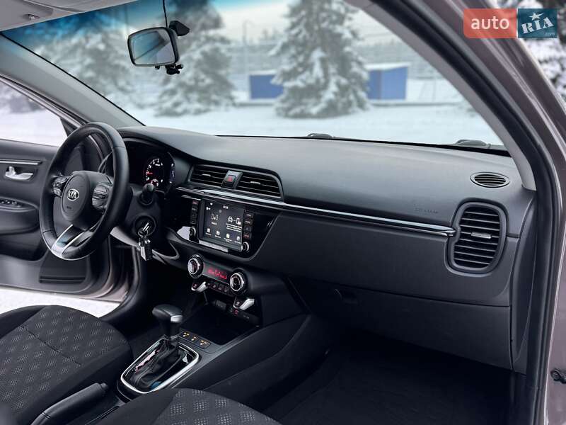 Седан Kia Rio 2017 в Киеве