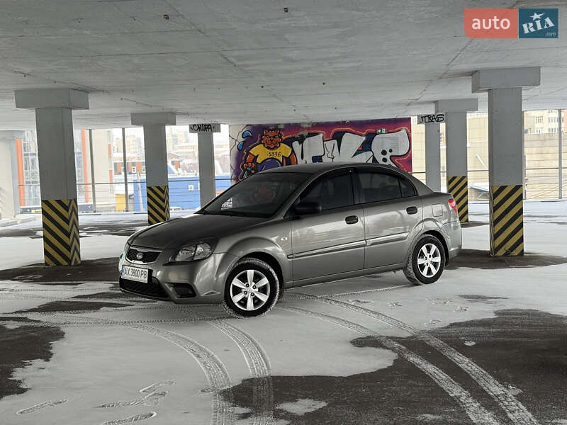 Седан Kia Rio 2010 в Харькове