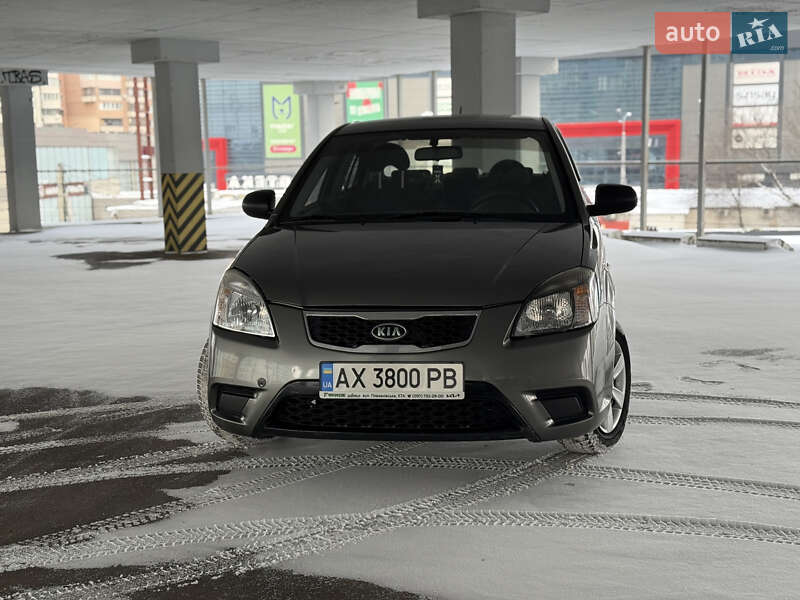 Седан Kia Rio 2010 в Харькове