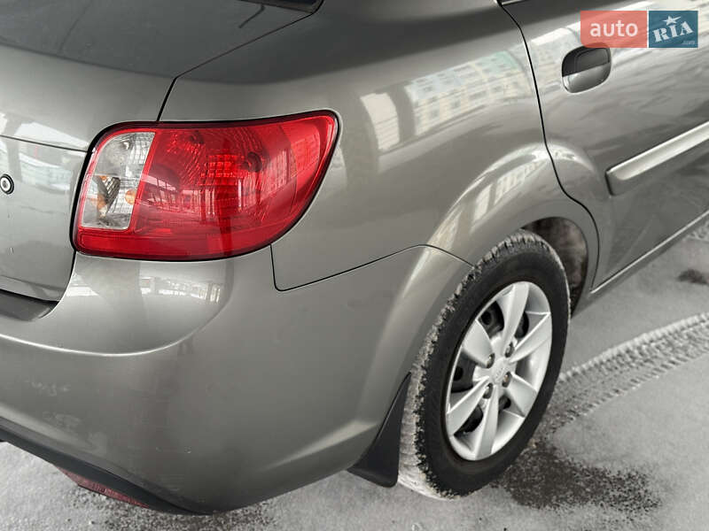 Седан Kia Rio 2010 в Харькове