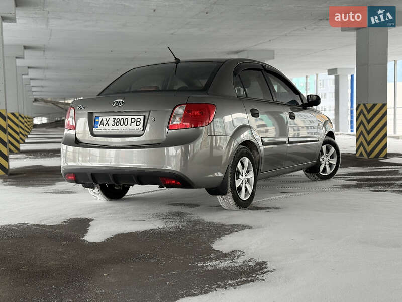 Седан Kia Rio 2010 в Харькове