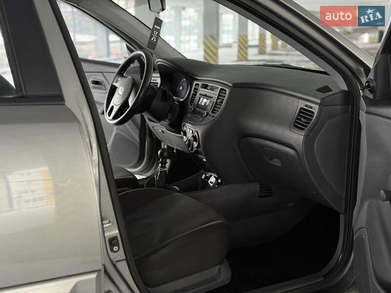 Седан Kia Rio 2010 в Харькове