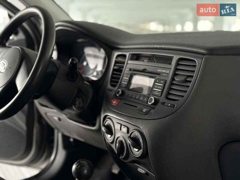 Седан Kia Rio 2010 в Харькове