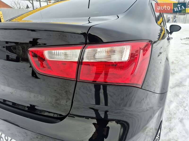 Седан Kia Rio 2015 в Киеве