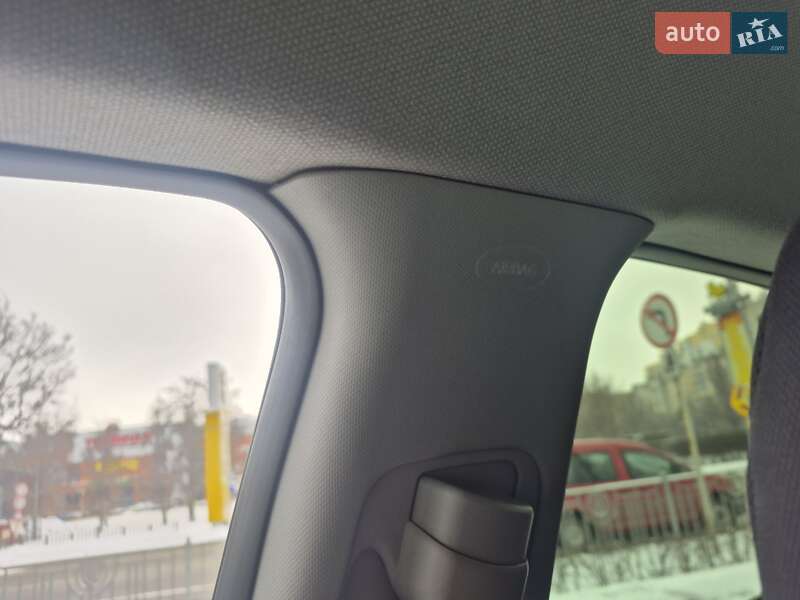 Седан Kia Rio 2015 в Киеве