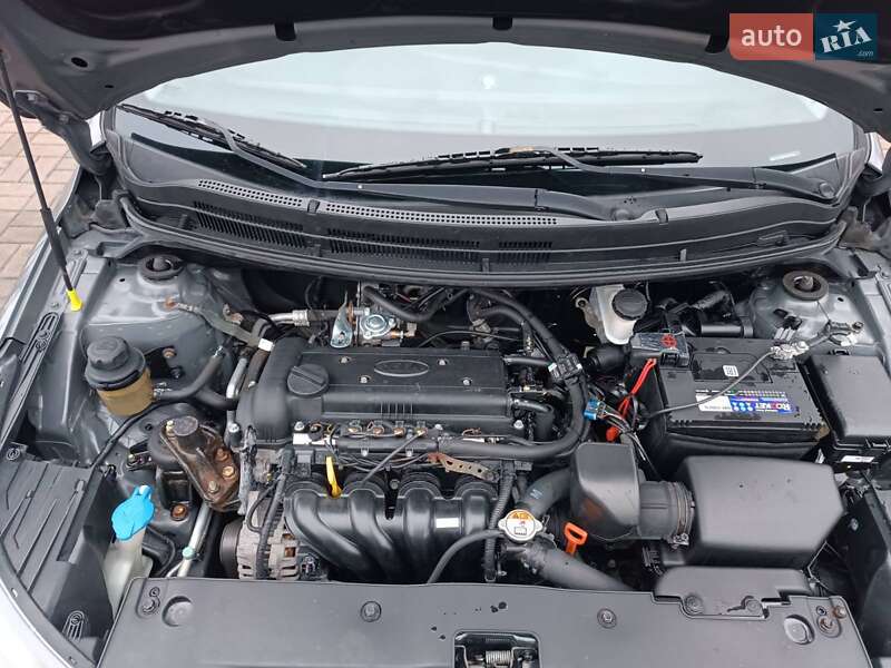 Седан Kia Rio 2013 в Киеве