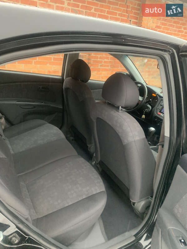 Хетчбек Kia Rio 2008 в Високому